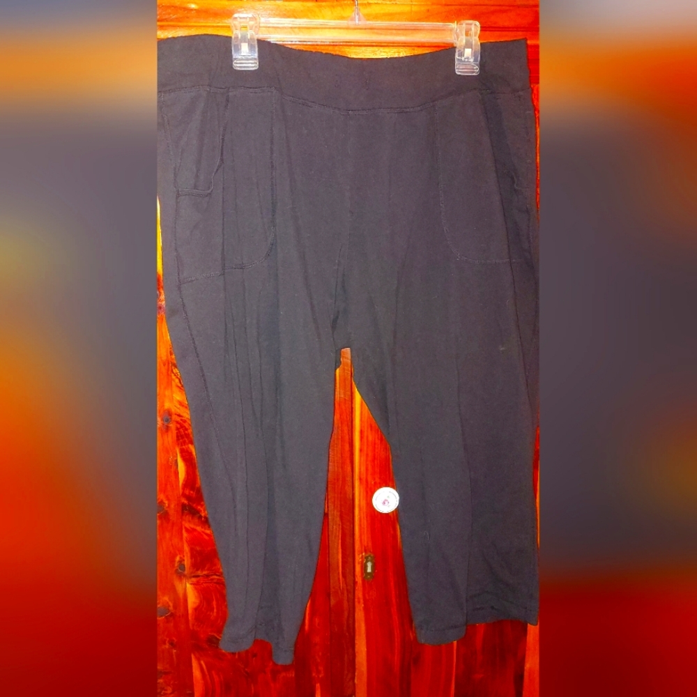 Athletic Works Black Activewear Capri Smoke Free Home